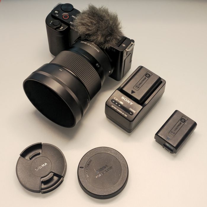 Kit SONY ZV E10 + Obiectiv Sigma 56mm f1.4 DC DN