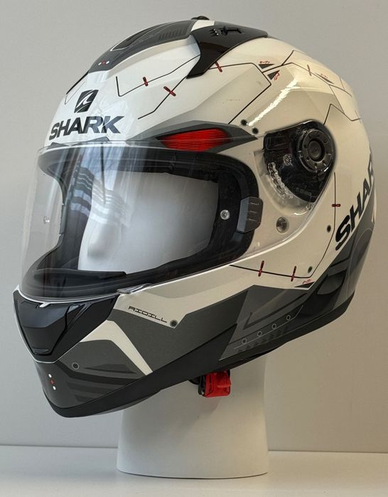 Kacka за мотор SHARK RIDILL MECCA размер S в много добро сьстояние.