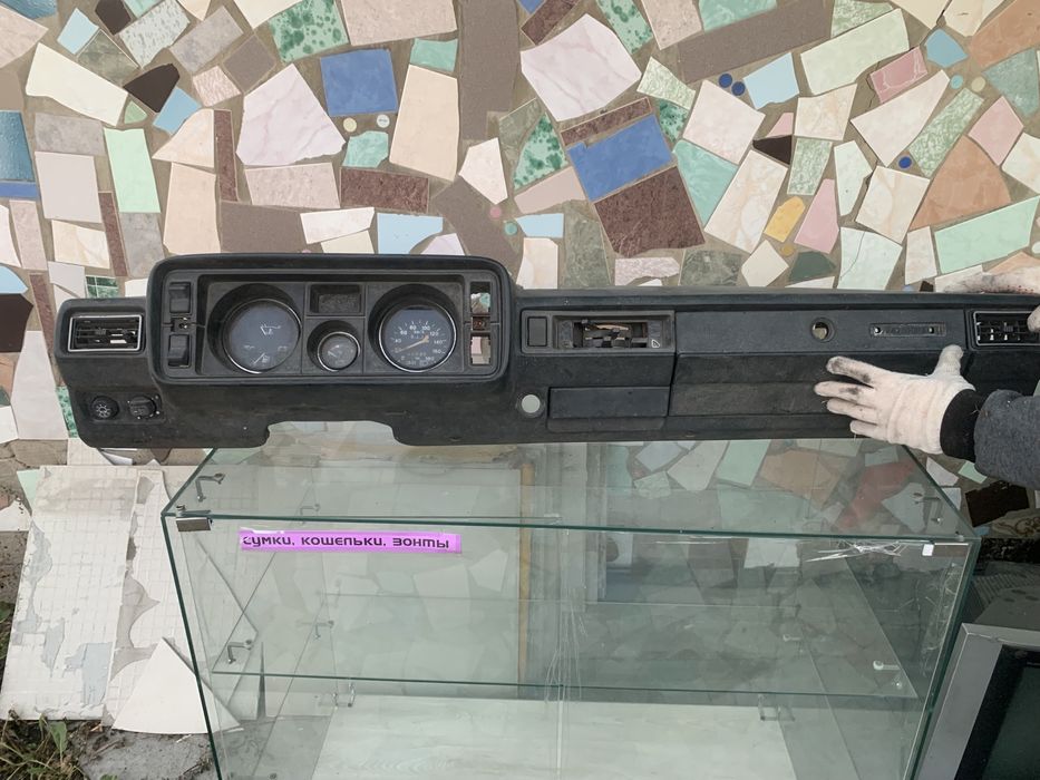 Продам панель ваз 2105