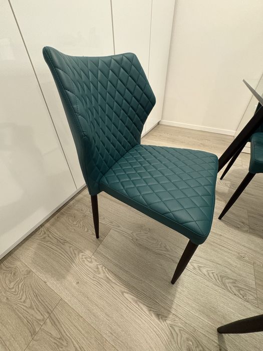 Masa si 4 scaune Mobexpert