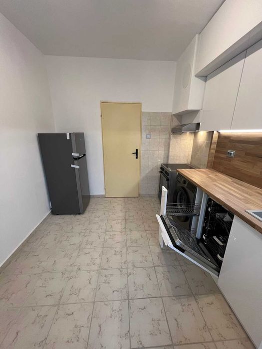 Продава се Тристаен апартамент в Пловдив, Въстанически - 87 кв.м за 1989 €/кв.м - Снимка #3