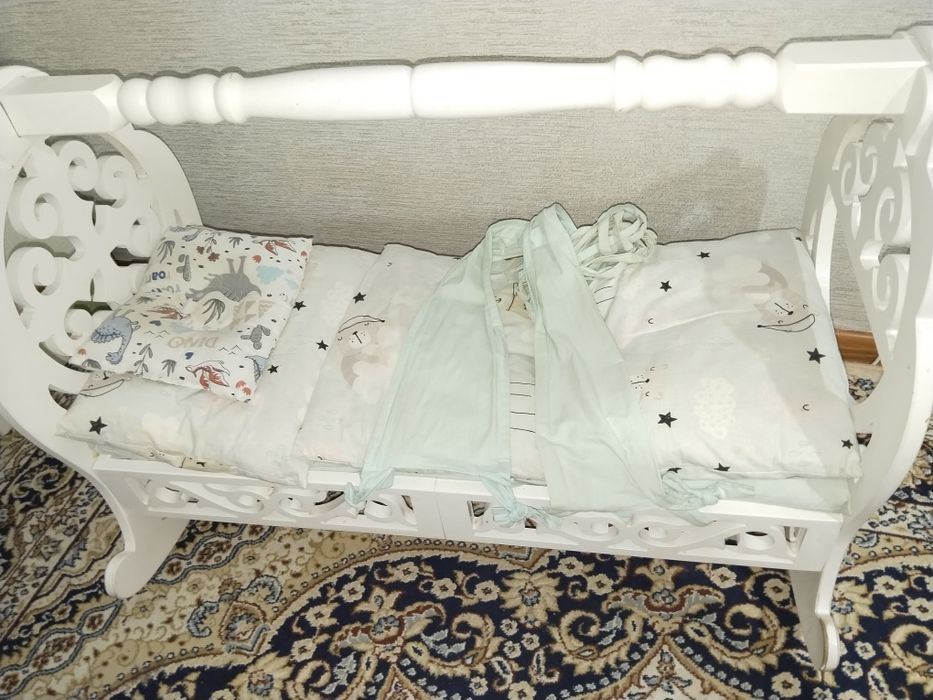 Бесік жабдықтарымен сатылады