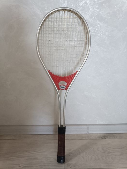 Продам теннисную ракетку