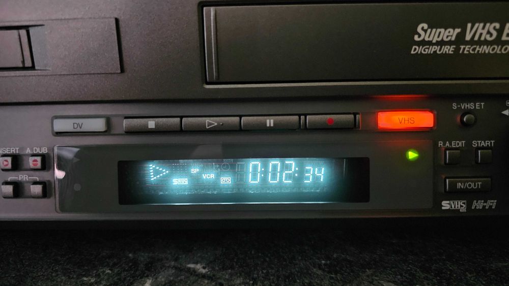 Един рядък (напълно работещ) Професионален, Mini-DV - S-VHS ET , Легендарен модел!
