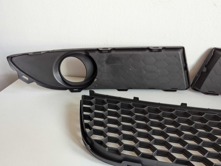 Решетка в броня ПОЛО 9Н3 решетки VW POLO 9N3 Пчелна пита ГТИ Тунинг