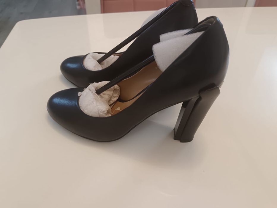 Продам туфли Basconi