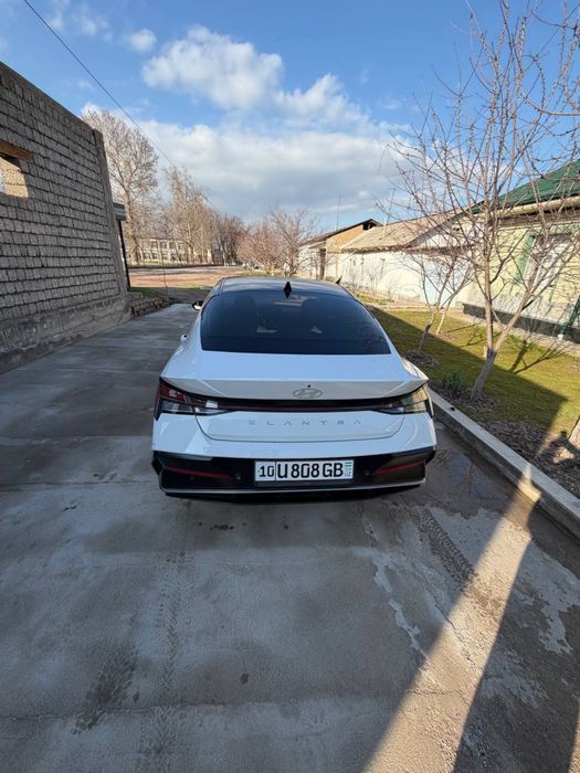 Hundai elantra 2023 yil