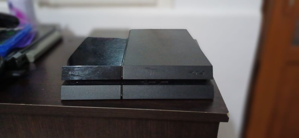 Ps 4 de vânzare(descrierea)