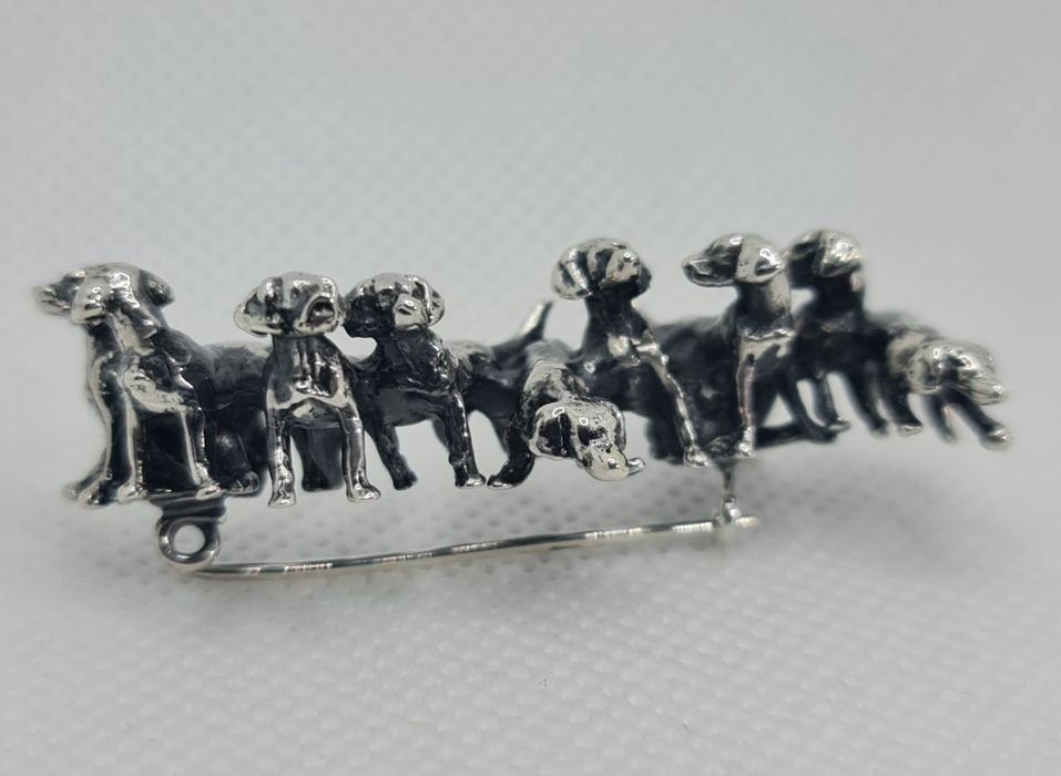 Podoabă de vânătoare din argint cu câini de vânătoare unicat