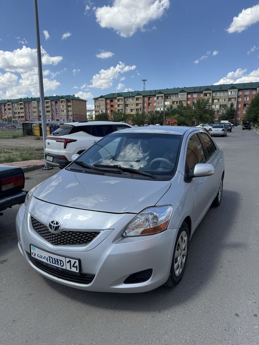 Toyota Yaris 2010 года