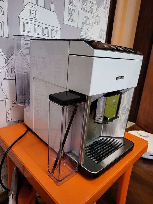Кафеавтомат Siemens EQ 500 Бяла Кафемашина Каферобот с кана за мляко