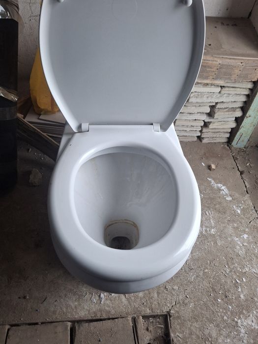 Продам унитаз отл состояние без бочка