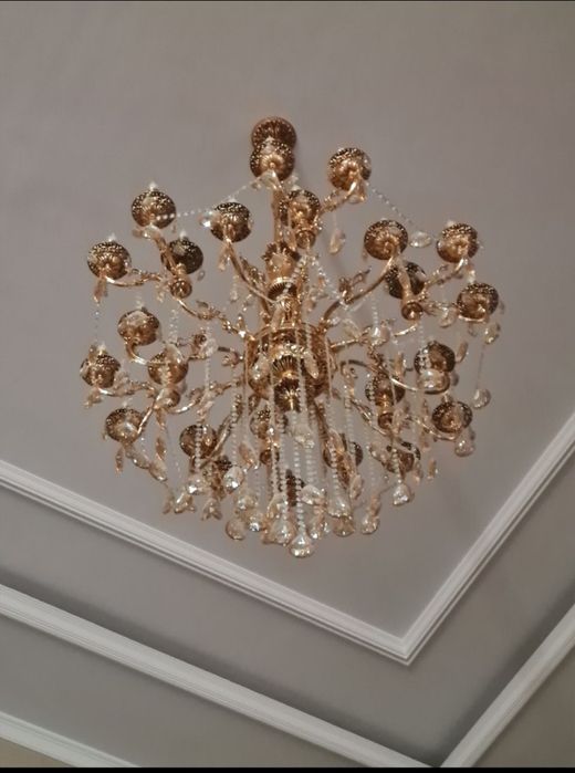 Продаётся 24 рожковая хрустальная люстра в классическом стиле.