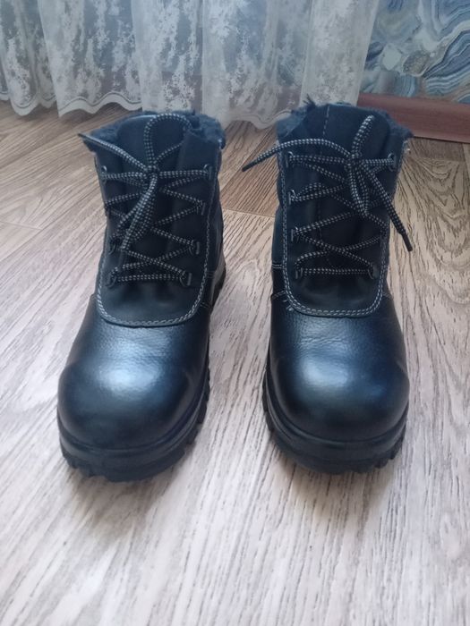 Продам рабочие ботинки