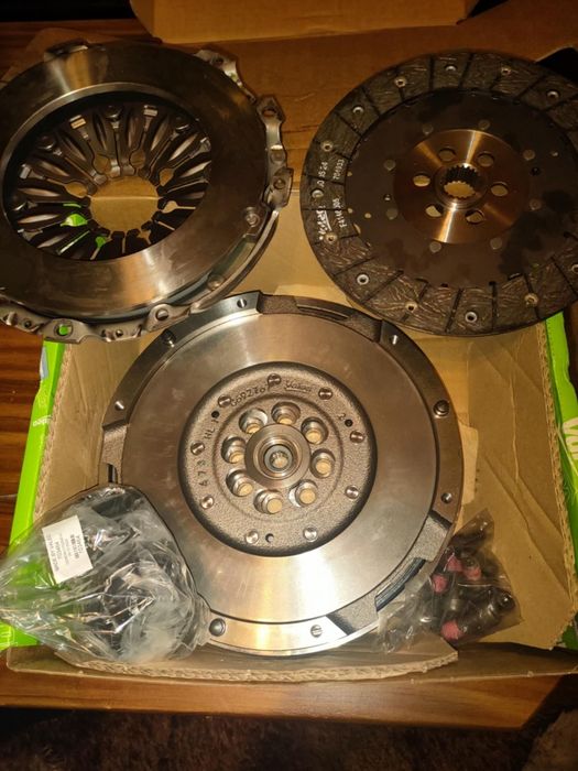 Ambreiaj cu volanta masa dubla BMW E60 E61 E90 E91 E84 2.0 cod 837086