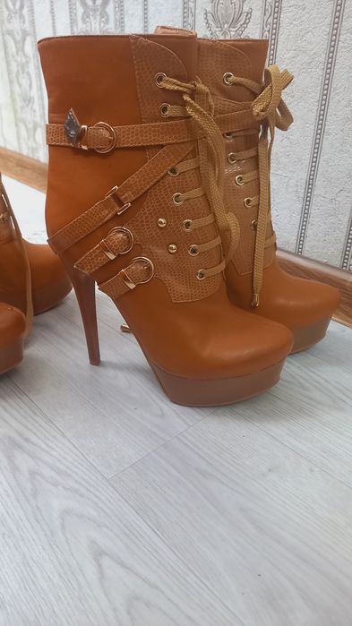 Замшевые туфли  сатылады