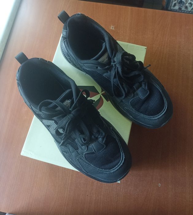 Кроссовки подростковые