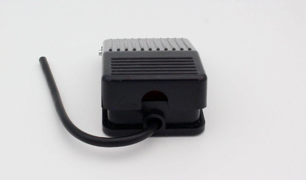 Intrerupator COMUTATOR ELECTRIC pe fir DE PICIOR buton tip pedala ptt