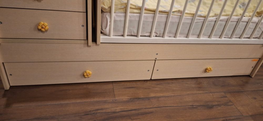 Бебешка кошара трансформираща се в единично легло