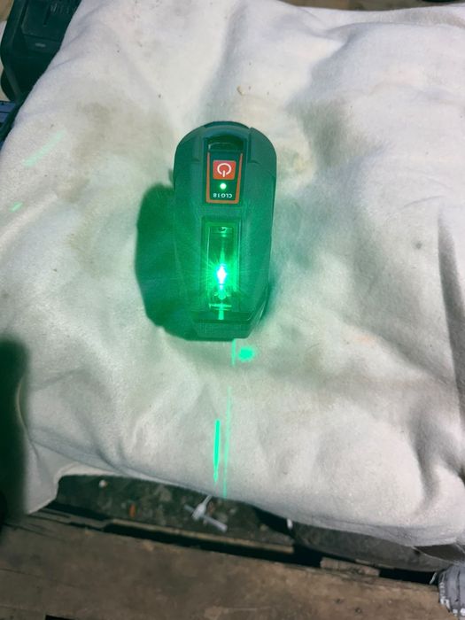 Laser profesional wurth cu lumina verde