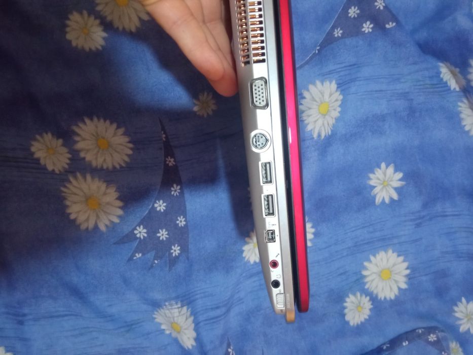 Лаптоп в перфектно състояние