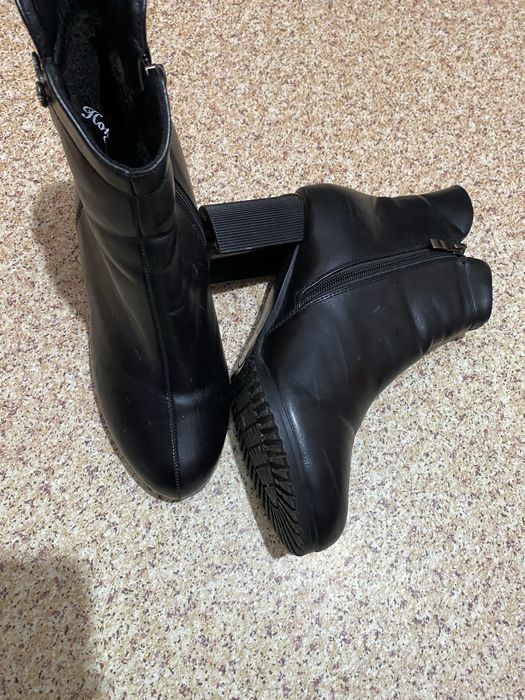 Весенние  полусапожки  недорого  продам .