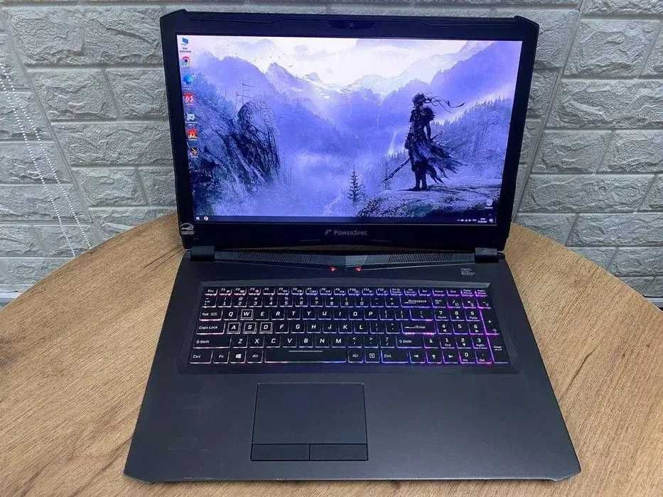 Лаптоп 17 Inch, i7-7700HQ, GTX 1070 32GB RAM, 256GB+2TB SSD Powerspec