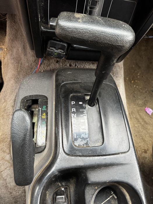 Vand jeep 4.0L ! Automat masina merge si trage foarte bine