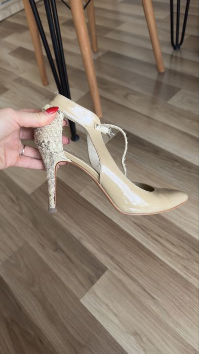 Pantofi cu toc din piele naturala