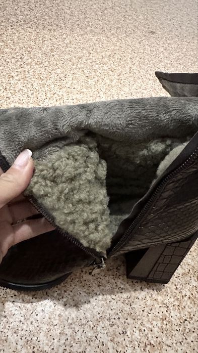 Продам как новые зимние сапоги.