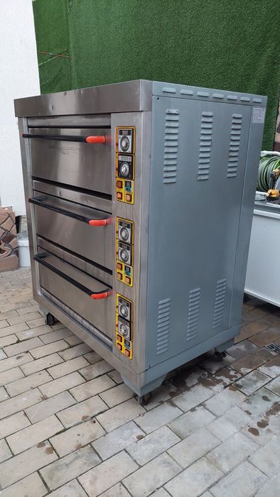 Продавам професионална трикамерна фурна