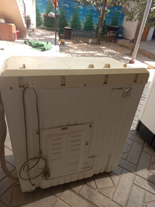 Kir yuvish mashinasi sotiladi. Yarim (поль) avtomat