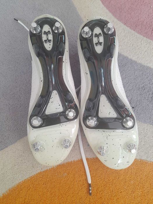 Футболни бутонки under armour