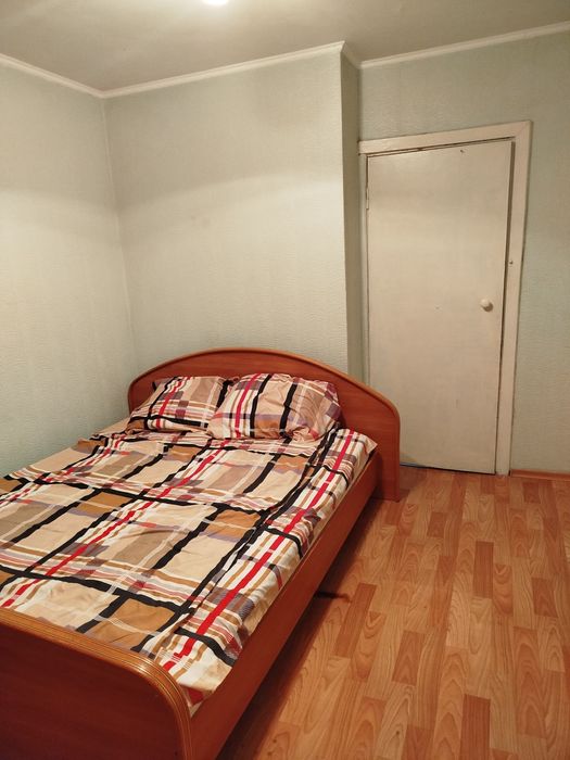 Продам 2 ком квартиру район 17 школы.