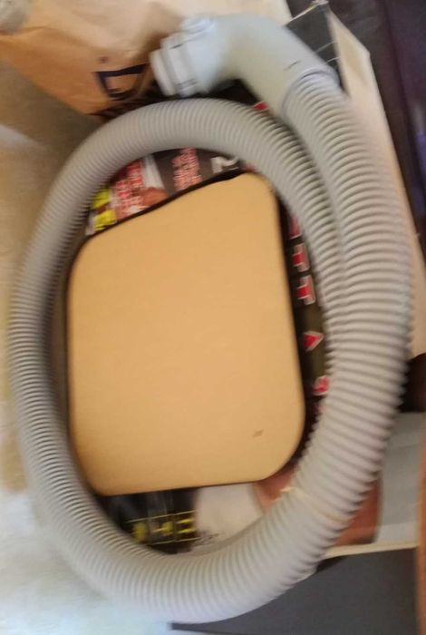 продавам прахосмукачка с HEPA филтър, цвят лилав, от 2007 г - за части