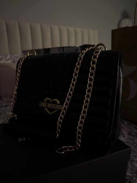 Geanta de umar, love moschino