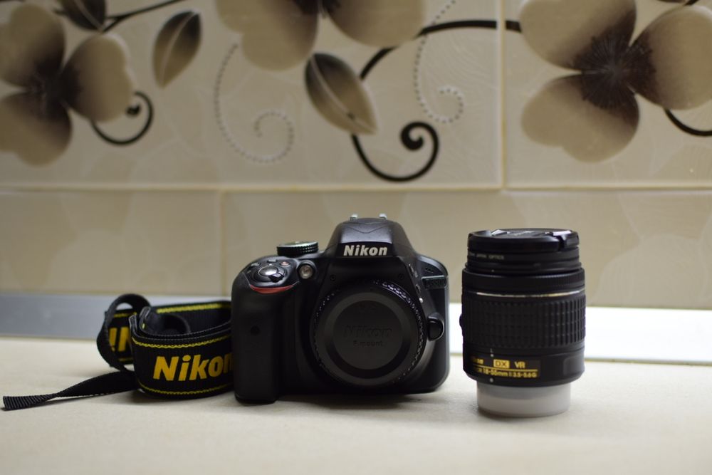 Nikon D3300 și obiectiv 18-55mm