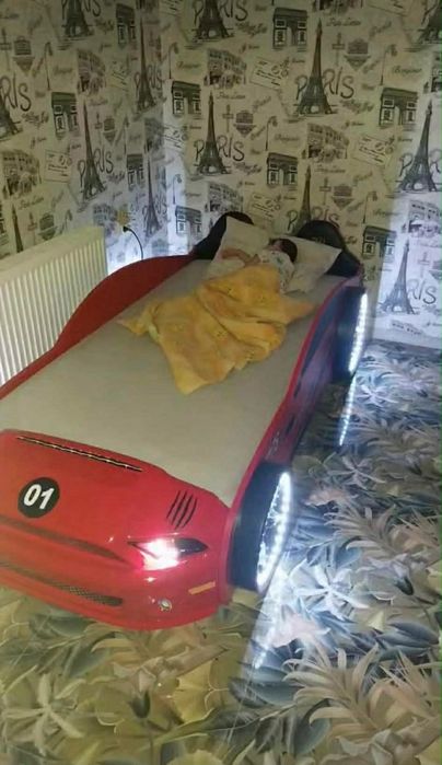 Легло Макуин с гардероб