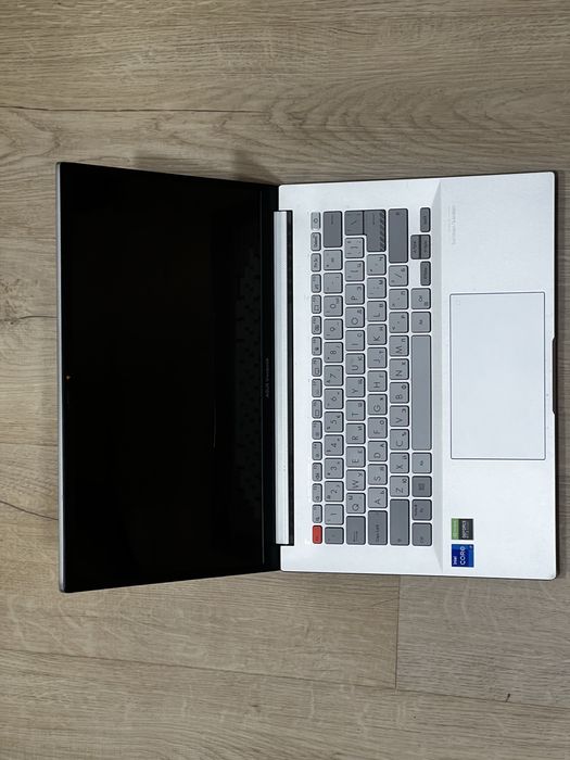 Продавам лаптоп ASUS Vivobook Pro 14 OLED с RTX 3050