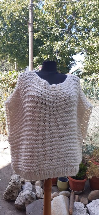 Ръчно изплетен пуловер