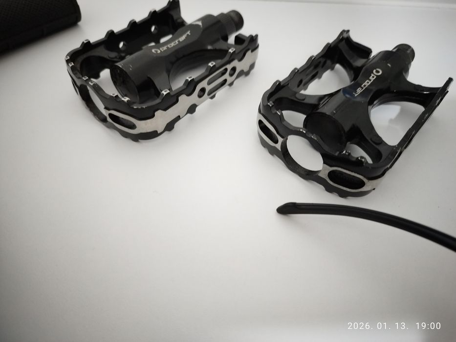 Vând Casca bicicleta Rockrider ,ochelari pedale,maner