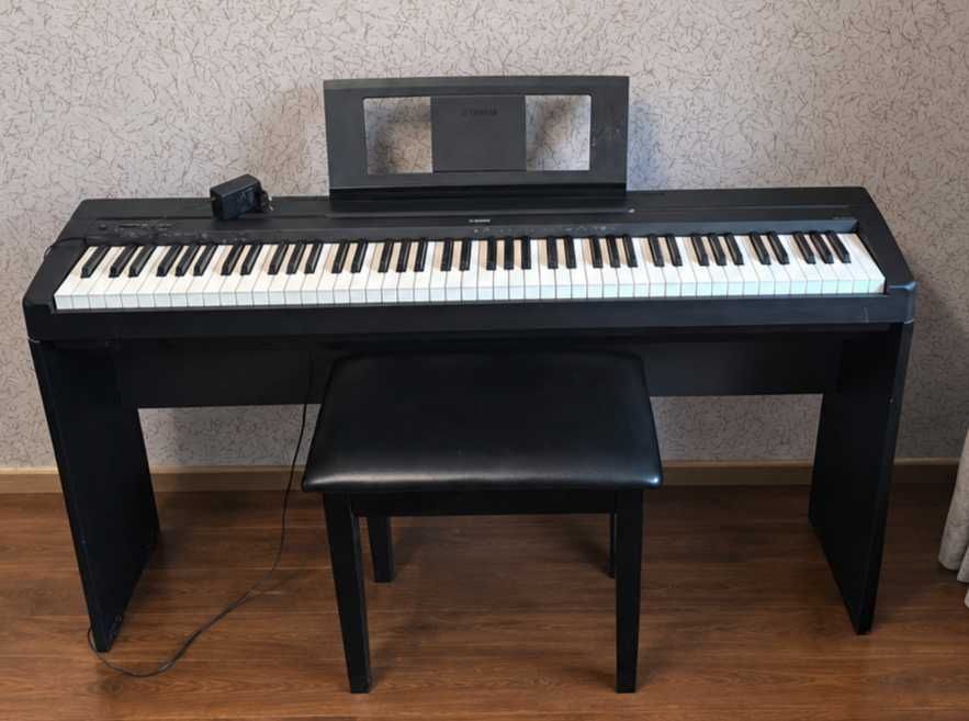 Дигитално пиано Yamaha P-45 + Yamaha L-85 + стол STAGG-PB39 BKM VBK
