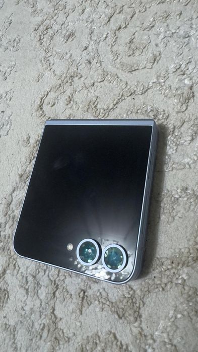 Продам Samsung Galaxy Z Flip6, новый;
