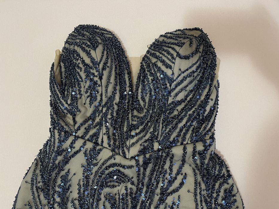 Бална рокля с камъни и маниста