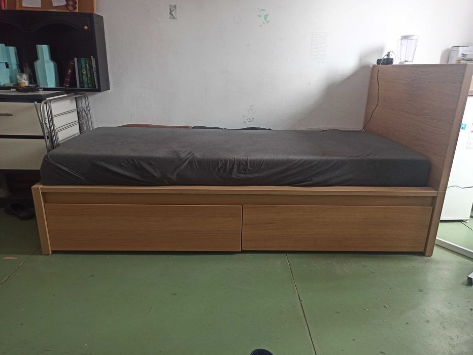 Продавам легло 90*200