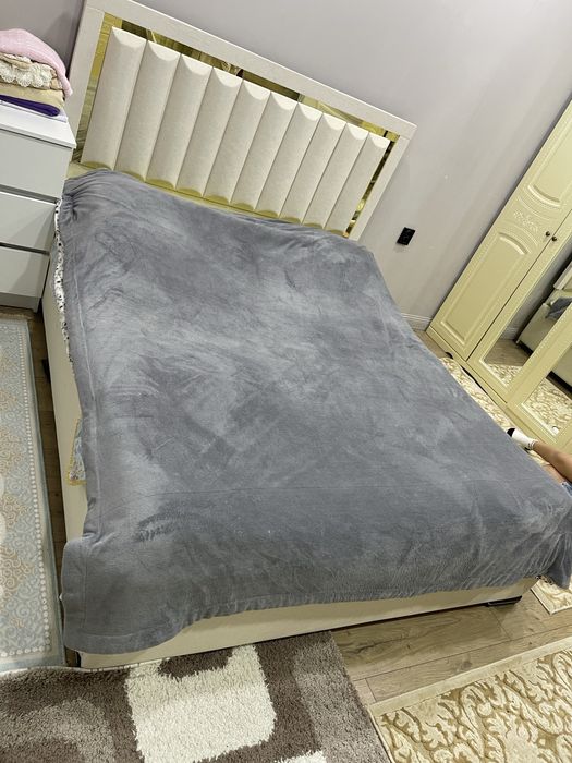 Кровать двуспальная