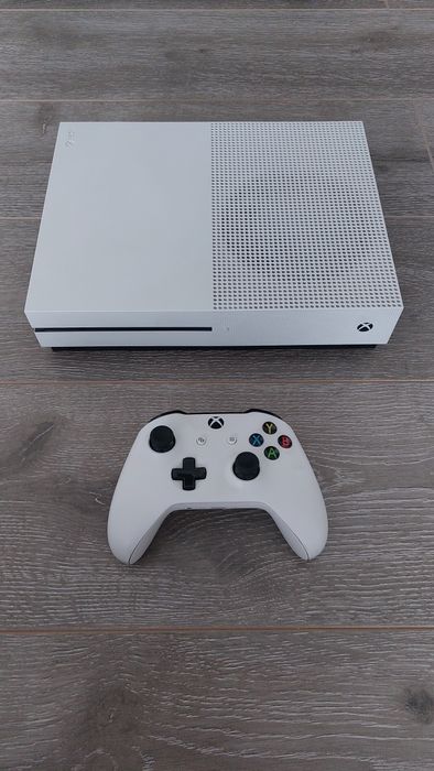 Продам Xbox One S 1TB