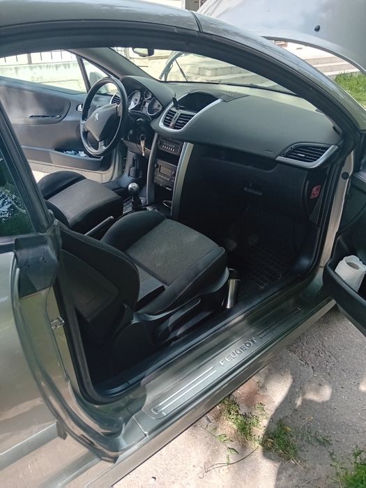 Vând Peugeot 207cc decapotabil