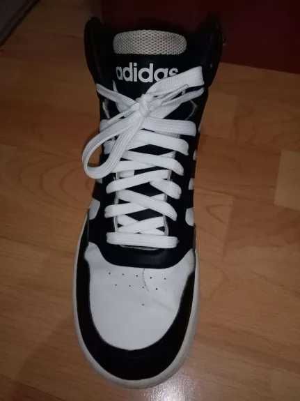 Pantofi marca Adidas