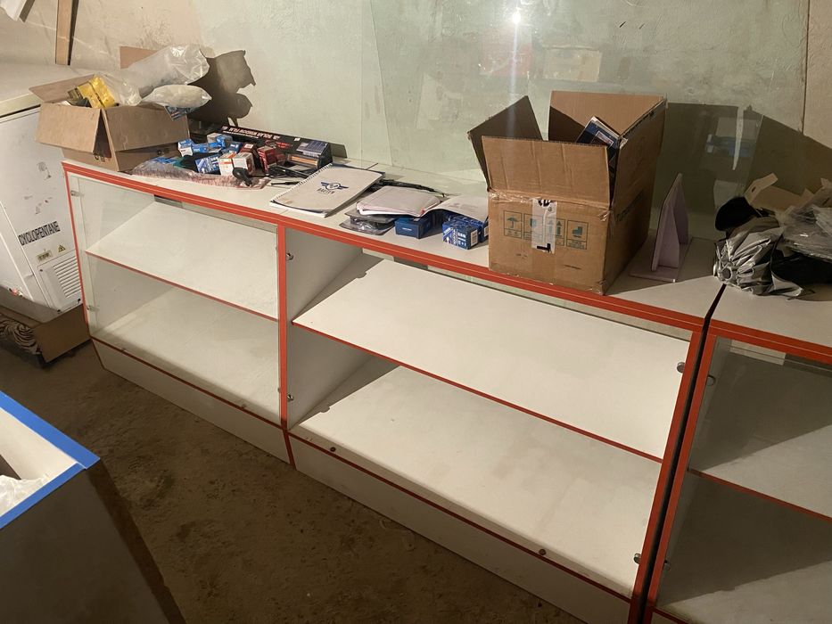 Витрины Шкафы с полками Стеллажи